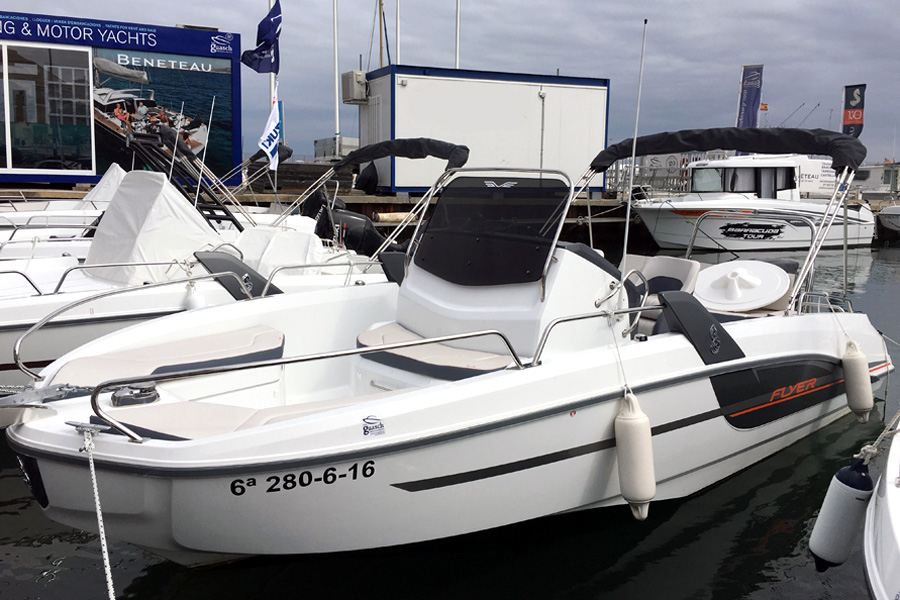 Power boat FOR CHARTER, year 2016 brand Beneteau and model Fyer 6.6 Spacedeck, available in Club Nàutic L'Estartit Torroella de Montgrí Girona España